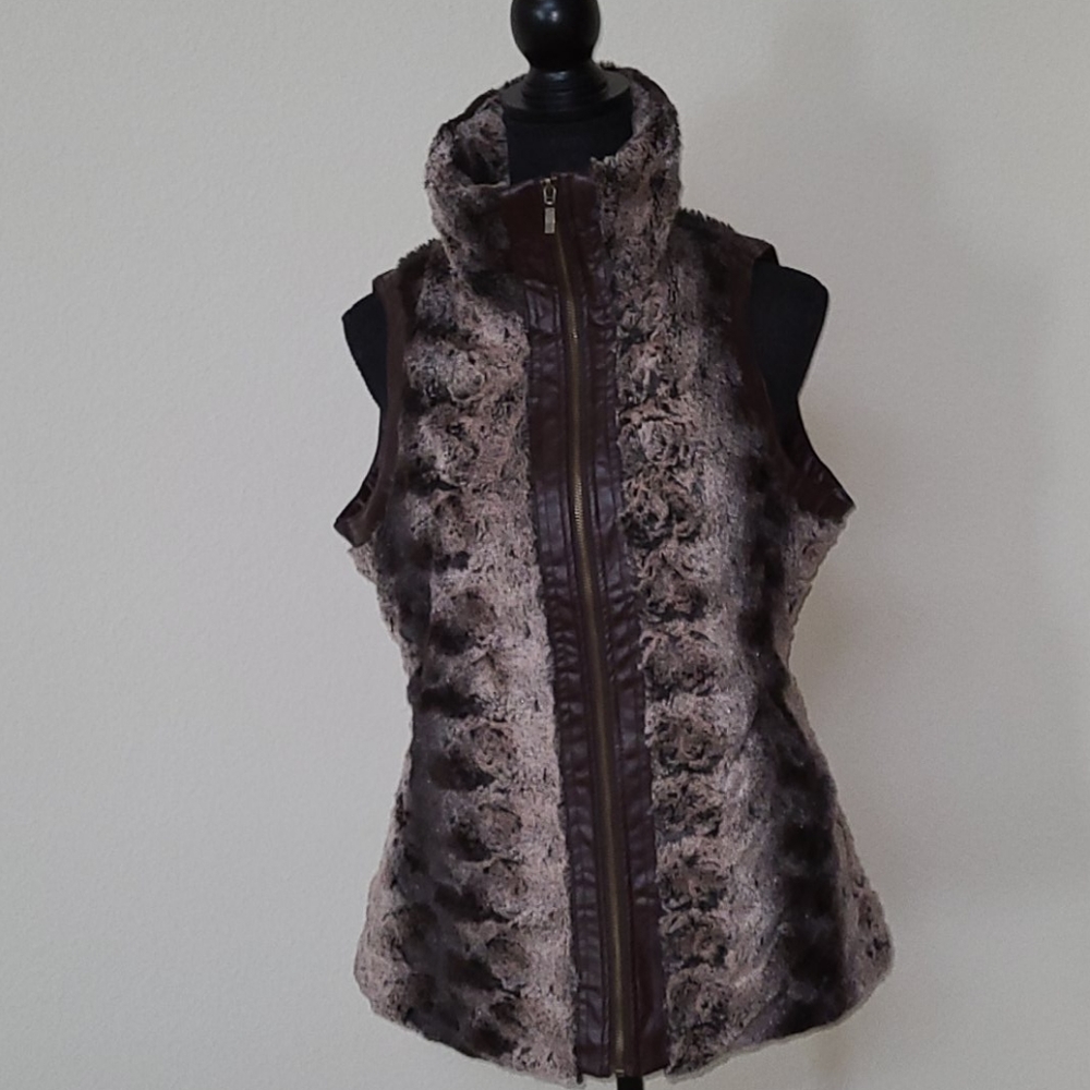 ❤HP❤️Yoki New York Faux Leather/Fur Vest❤